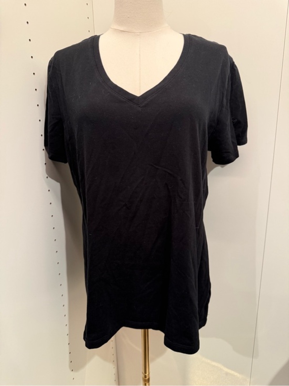 Lord & Taylor Black V-Neck Short Sleeve Tee